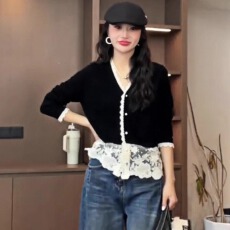 批发法式蕾<b class='q'>丝</b>拼接假两件针织衫女2025春季新款设计感叠穿休闲百搭上衣