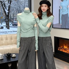 批发<b class='q'>韩版</b>纯色半高领蝙蝠袖拼接袖套针织衫女2025冬季新款气质修身上衣