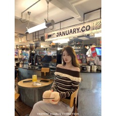 叶子 YEZIYZZ 清冷感撞色条纹一字肩针织衫女秋冬木耳边拼接毛衣