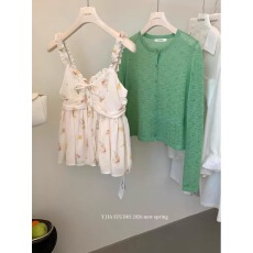 批发Y.JIA 伊嘉2026十三行早春新款镂空<b class='q'>针织</b><b class='q'>开衫</b>+碎花木耳边吊带套装