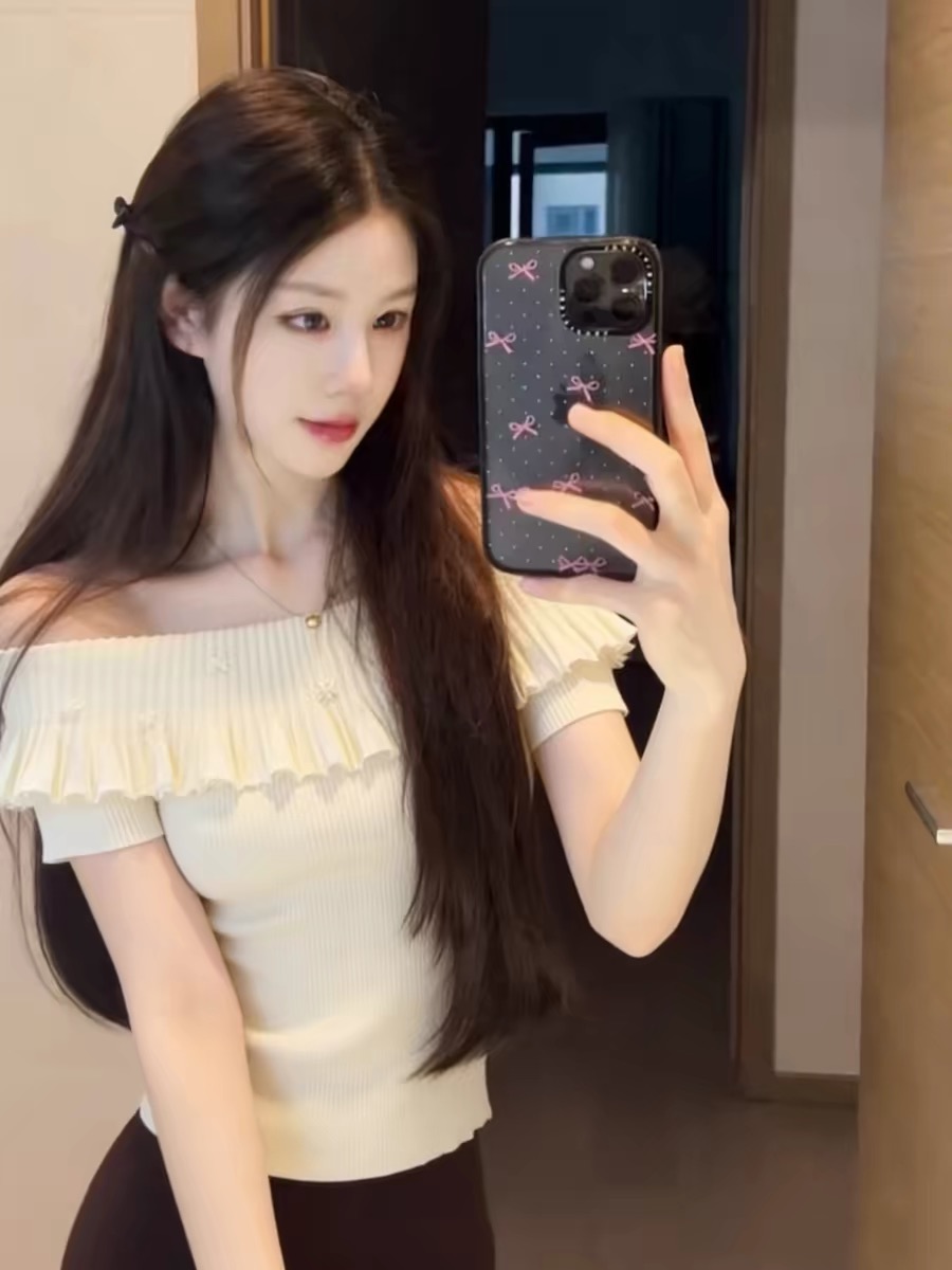 lym studio 베이지 색 오프숄더 프릴 반팔 티셔츠 여성 몸매 가꾸기 슬림해 보이는 다용도 오프숄더 맨위 트렌디
