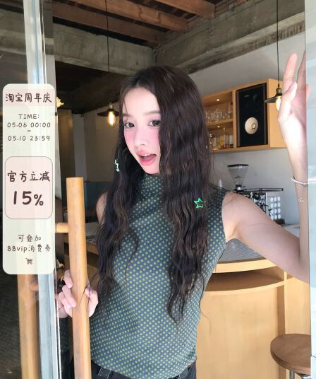달콤한 도움말 직접 만든 도트 무늬 민소매 맨위 여성 여름 외출용 항구 바람 레트로 티셔츠 디자인 센스 반하이넥 조끼
