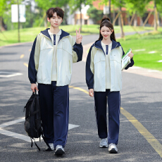 批发实拍情侣装<b class='q'>秋</b>冬学生班服校服冲锋衣四件套外套68