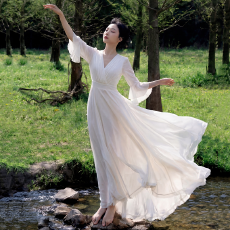 批发新款沙滩裙春夏超仙白色长裙收腰显瘦巴厘岛气质海边<b class='q'>连衣裙</b>