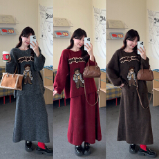 批发实拍 大码小熊老钱正反两穿刺绣毛衣开衫外套+<b class='q'>半身裙</b>两件套<b class='q'>女</b>