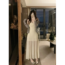 批发实拍～大码胖MM高级感法式气质V领蕾丝吊带连衣裙<b class='q'>秋</b>季开衫套装