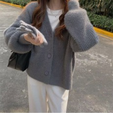 批发毛衣韩版温柔风灯笼袖水貂绒纯色洋气加厚V领宽松针织开衫外套女