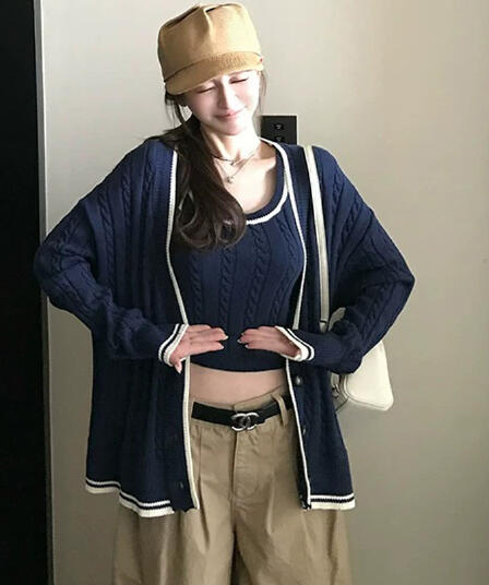 한 부서 레트로 테니스 자수 니트 세트 배색 테두리 꽈배기 오픈 가디건 쇼트 스타일 슬립 두 조각 여성 세트