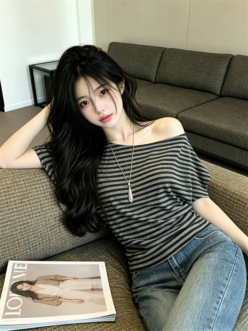 있음 보호 여름 켜기 새로운 느긋한 바람 오프숄더 연령 감소 디자인 고급 센스 반팔 티셔츠 여성 이슬 쇄골 맨위