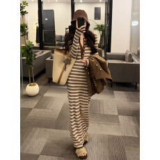 批发撞色条纹V领长袖打底针织连衣裙女秋<b class='q'>冬</b>配大衣修身包臀气质长裙子
