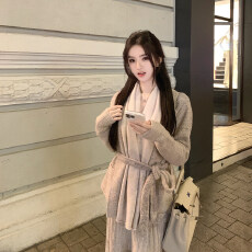 批发famouswang春季新款设计感艺术系气质老钱羊毛<b class='q'>针织</b>开<b class='q'>衫</b>女小个子