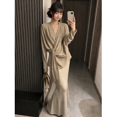 批发设计感两穿v领针织衫女<b class='q'>春</b>秋交叉绑带收腰上衣鱼尾裙两件套