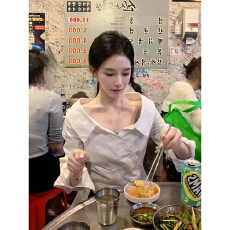 批发法式气质时尚通勤一字肩春秋长袖衬衫女设计感翻领开叉<b class='q'>不规则</b>上衣