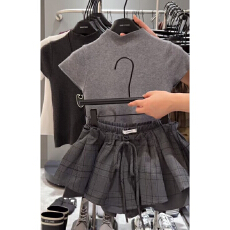 批发韩系半高领针织短袖纯色修身气质显瘦上衣+格纹a字半身<b class='q'>短裙</b>套装女