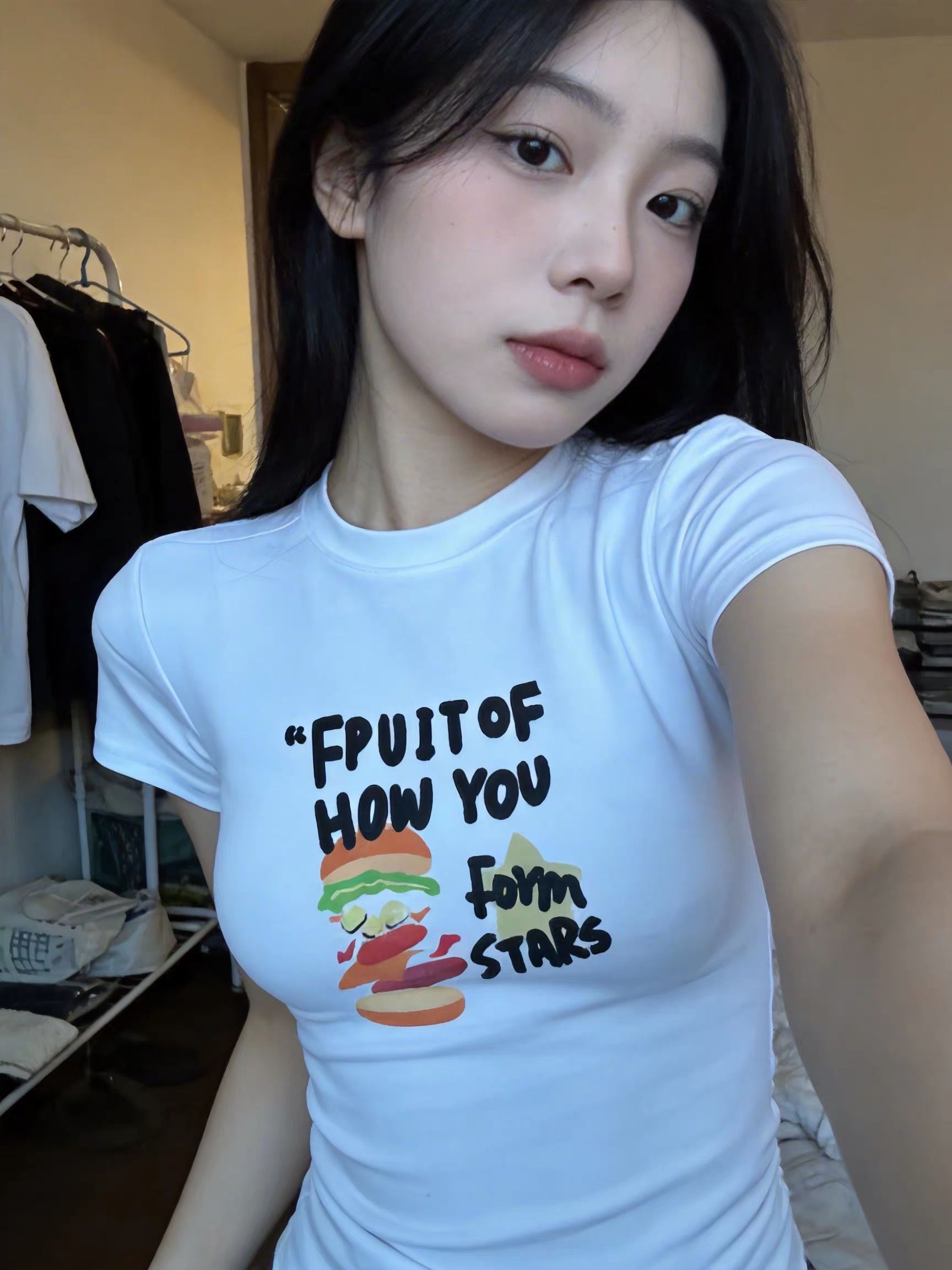 아메리칸 재미있는 만화 몸매 가꾸기 슬림해 보이는 반팔 티셔츠 여성 2026 여름 핫걸 허리 수축 타이트 긍정적 인 어깨 의류 트렌디