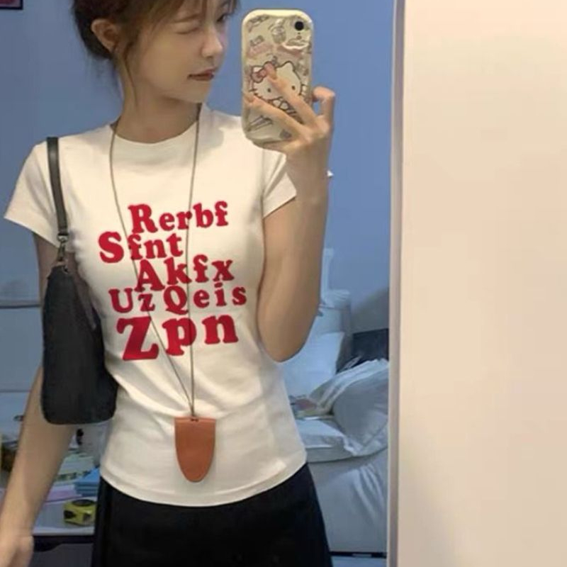 핫걸 바람 반팔 긍정적 인 어깨 티셔츠 여성 2026 여름 새로운 몸매 가꾸기 슬림해 보이는 알파벳 다용도 한 부서 라운드 넥 맨위