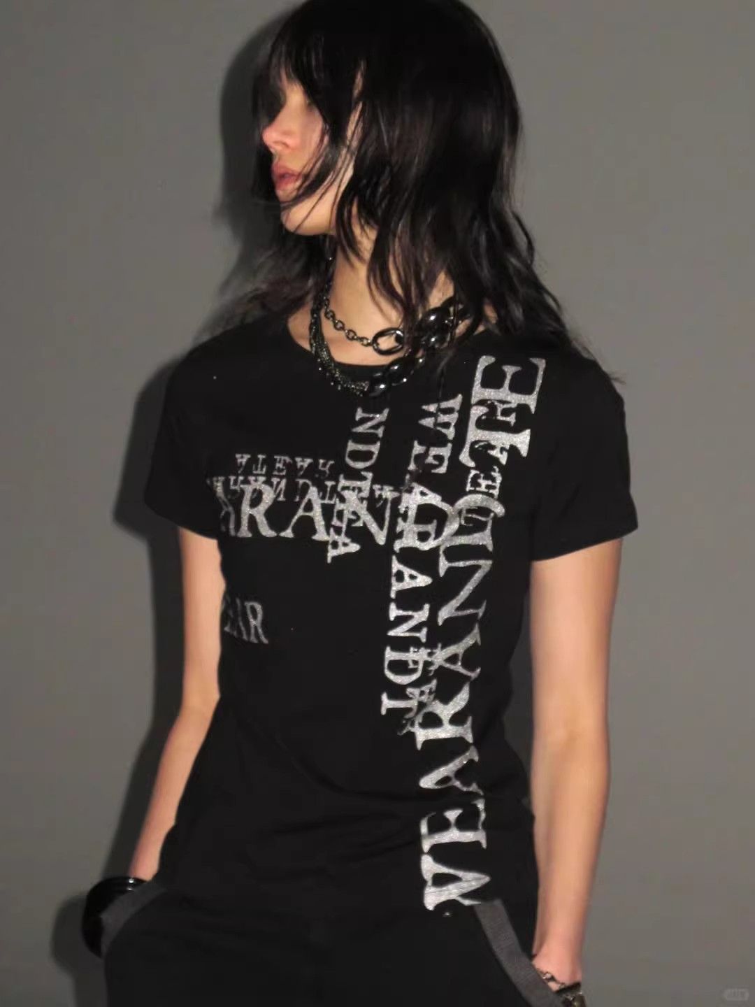 아메리칸 거리 디자인 센스 은 분말 알파벳 프린트 여름 핫걸 긍정적 인 어깨 몸매 가꾸기 반팔 티셔츠 여성 트렌디