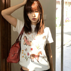 批发美式白色正肩t恤女夏季穿搭小马印花圆领短袖tee修身显瘦辣妹上衣