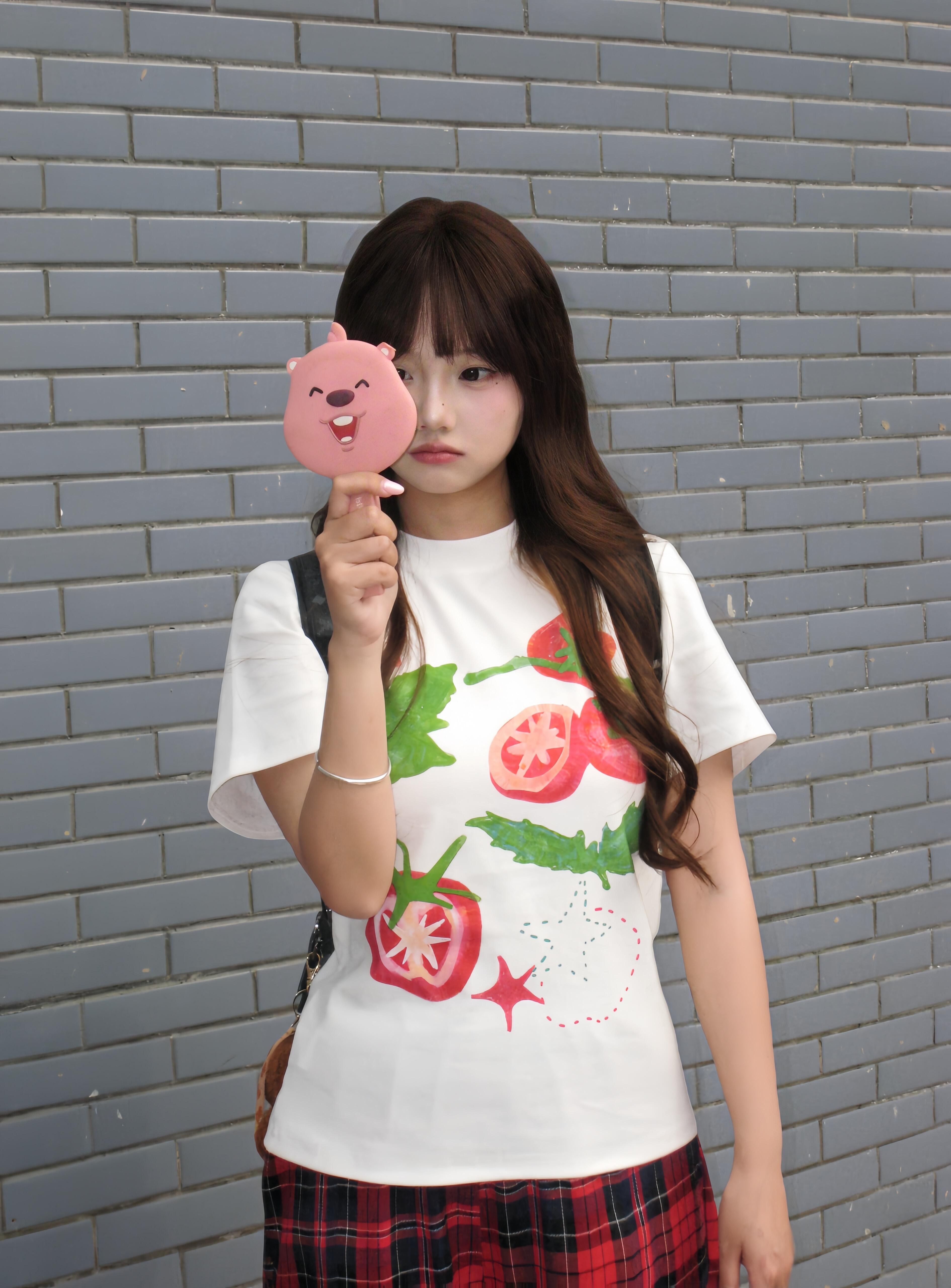 토마토 과일 재미있는 낙서 반팔 티셔츠 여성 2026 여름 한 부서 디자인 긍정적 인 어깨 루즈핏 맨위