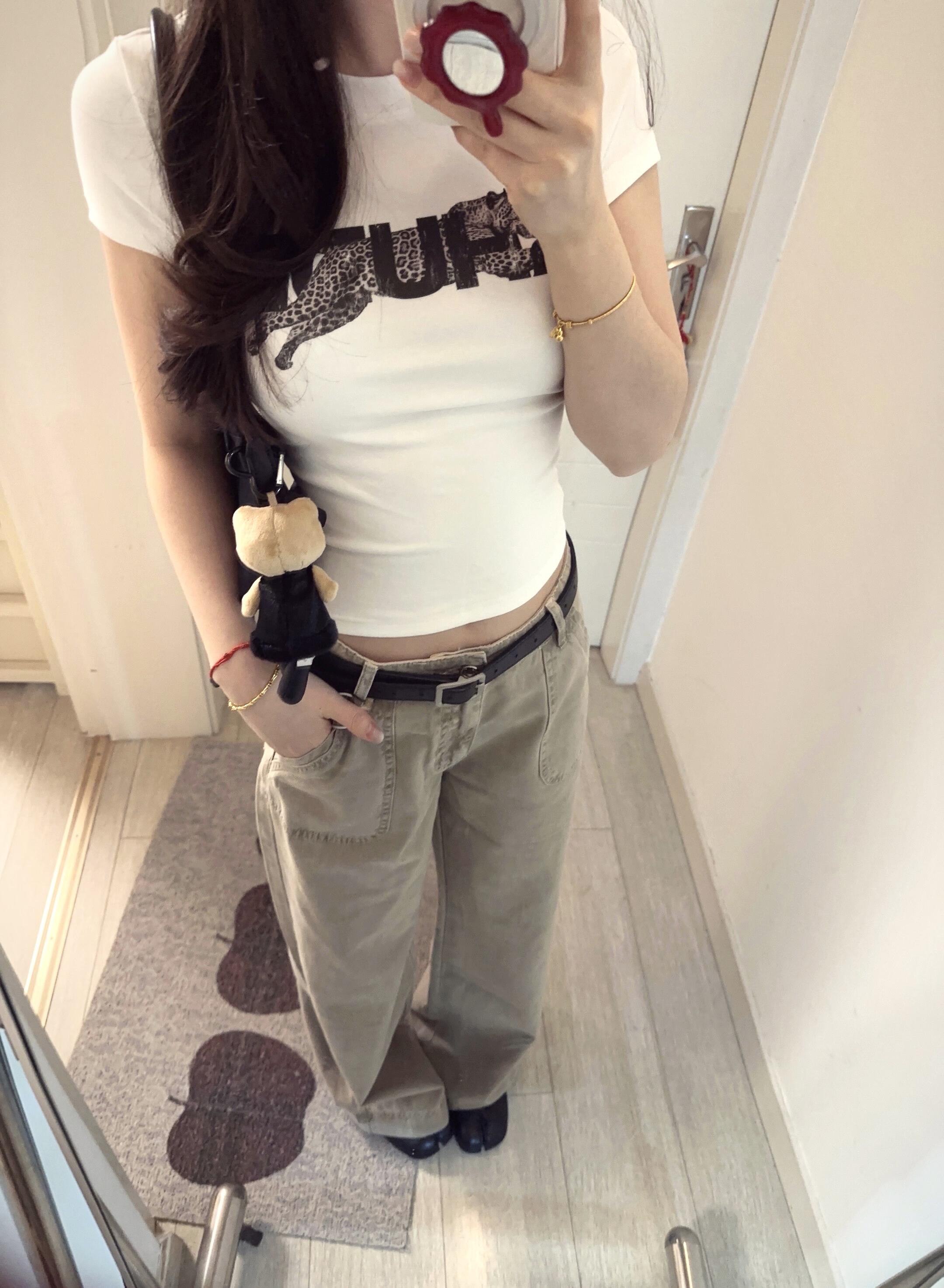 아메리칸 화이트 레오파드 무늬 알파벳 프린트 라운드 넥 티셔츠 여성 여름 품격 몸매 가꾸기 슬림해 보이는 쇼트 스타일 핫걸 반팔 맨위