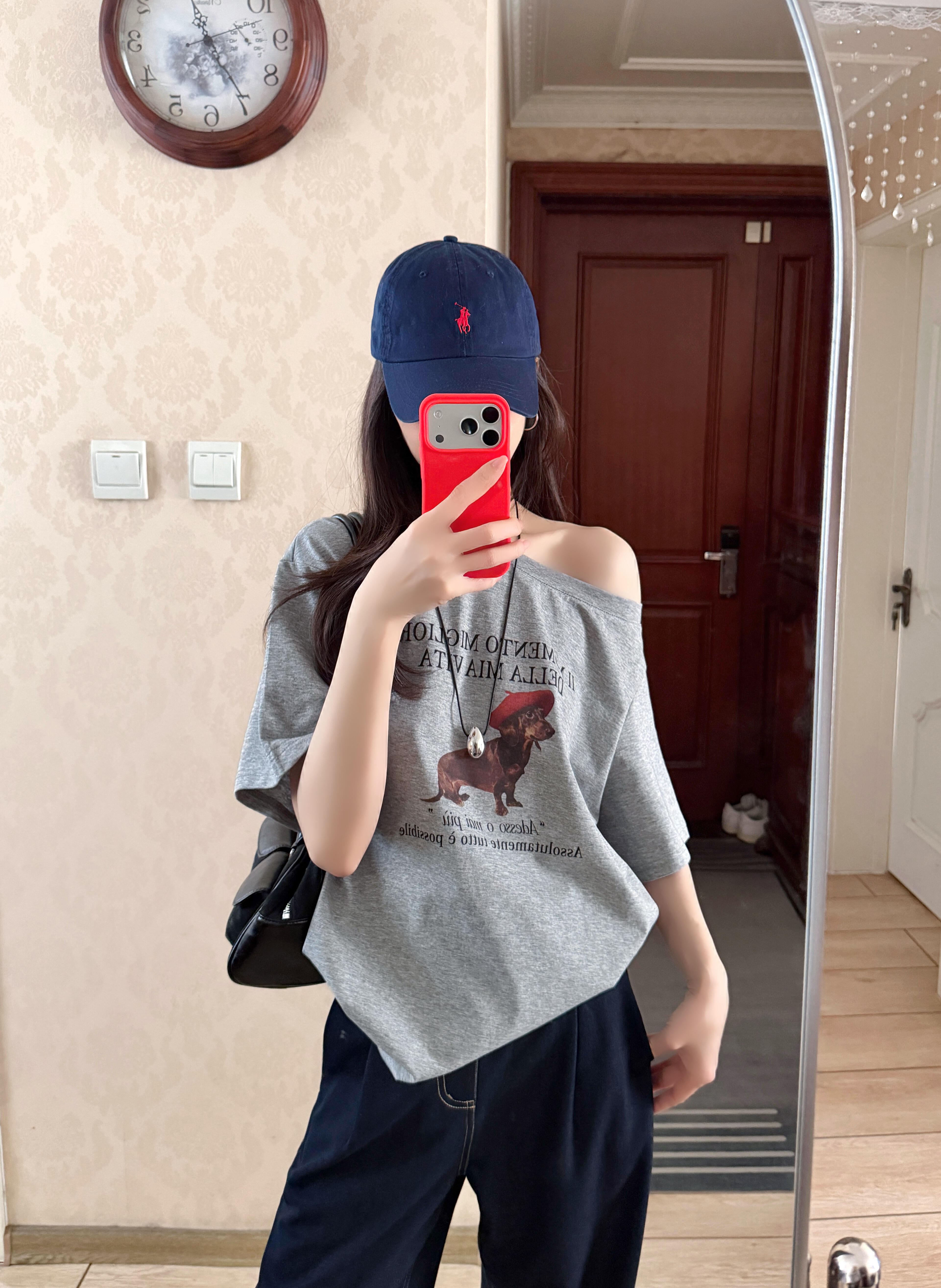 아메리칸 레트로 만화 강아지 프린트 회색 비스듬한 어깨 반팔 티셔츠 여성 여름 루즈핏 디자인 센스 반소매 맨위