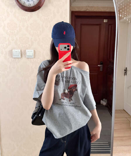 아메리칸 레트로 만화 강아지 프린트 회색 비스듬한 어깨 반팔 티셔츠 여성 여름 루즈핏 디자인 센스 반소매 맨위