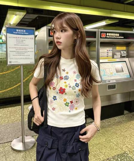 한 부서 chic 꽃 프린트 반팔 티셔츠 여성 여름 새로운 몸매 가꾸기 슬림해 보이는 라운드 넥 고유 한 아름다운 작은 맨위