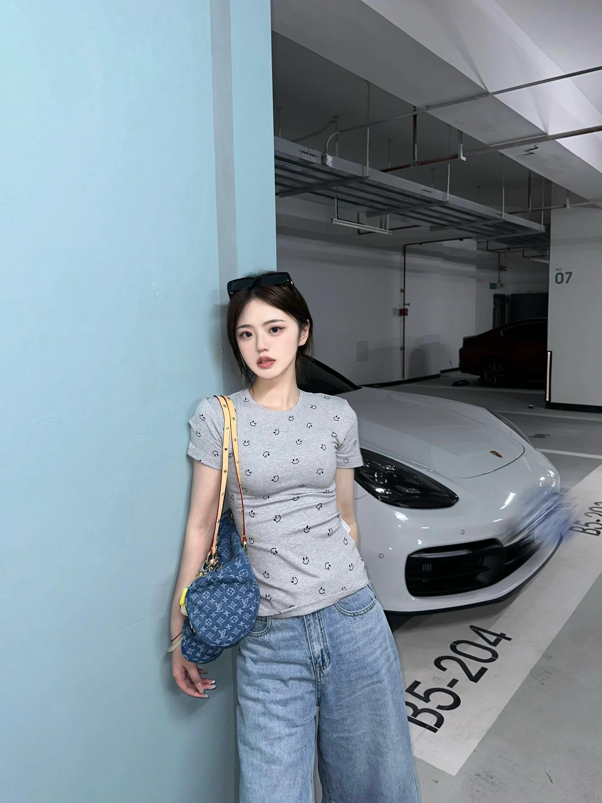 한국 웃는 얼굴 프린트 여름 새로운 몸매 가꾸기 웃는 얼굴 티셔츠 아메리칸 핫걸 타이트 맨위 반팔