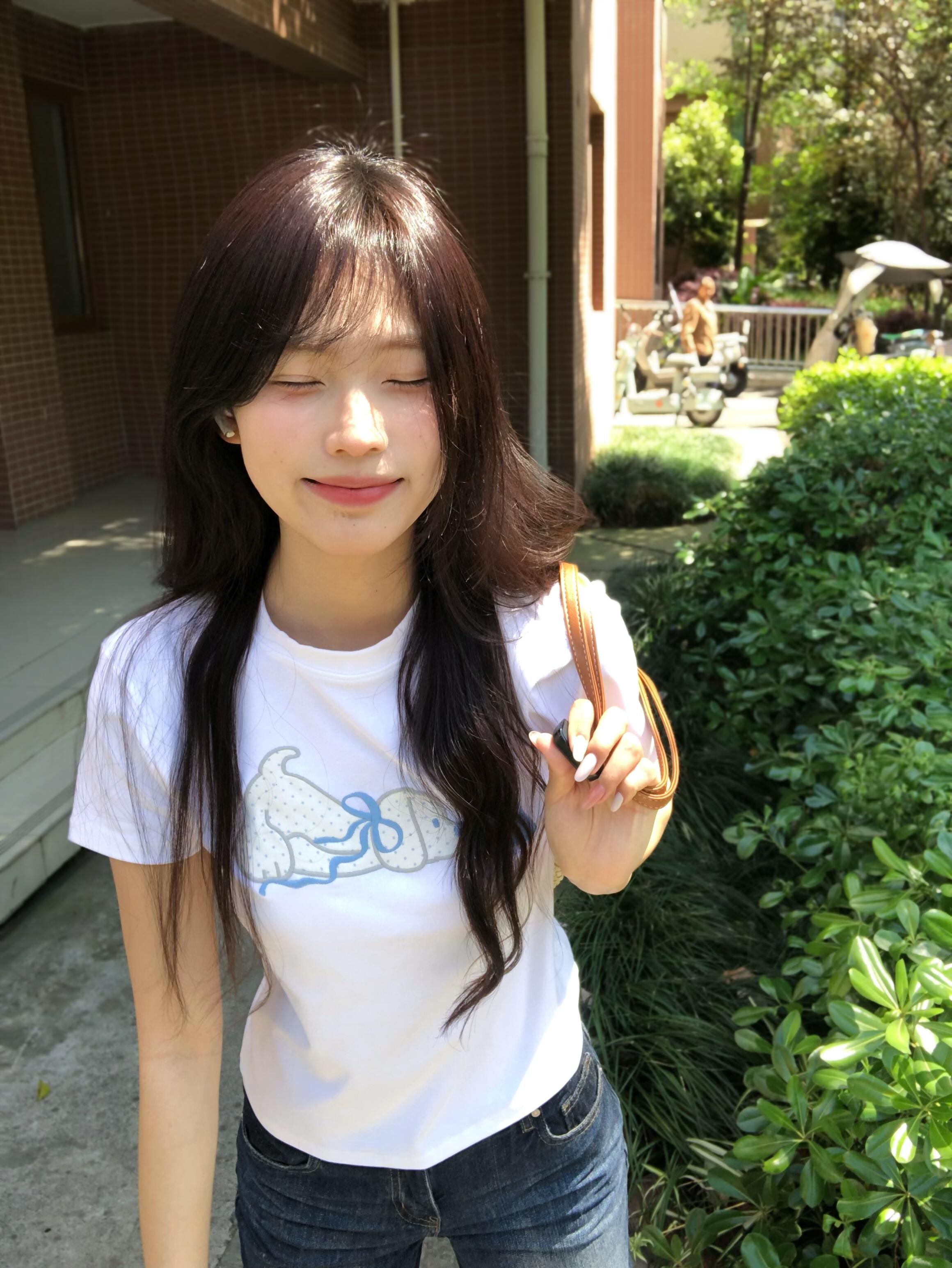한 부서 화이트 강아지 도트 무늬 패치 자수 티셔츠 여성 여름 새로운 라운드 넥 몸매 가꾸기 다용도 긍정적 인 어깨 반팔 맨위
