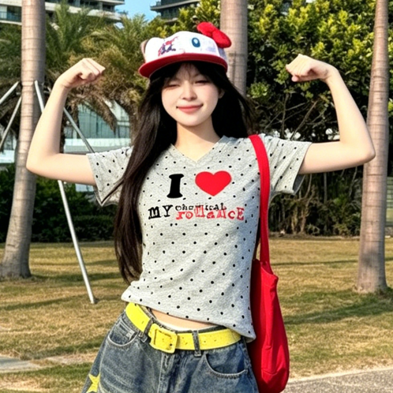 아메리칸 도트 무늬 알파벳 V넥 긍정적 인 어깨 반팔 티셔츠 여성 여름 몸매 가꾸기 디자인 센스 작은 대중 핫걸 허리 수축 맨위
