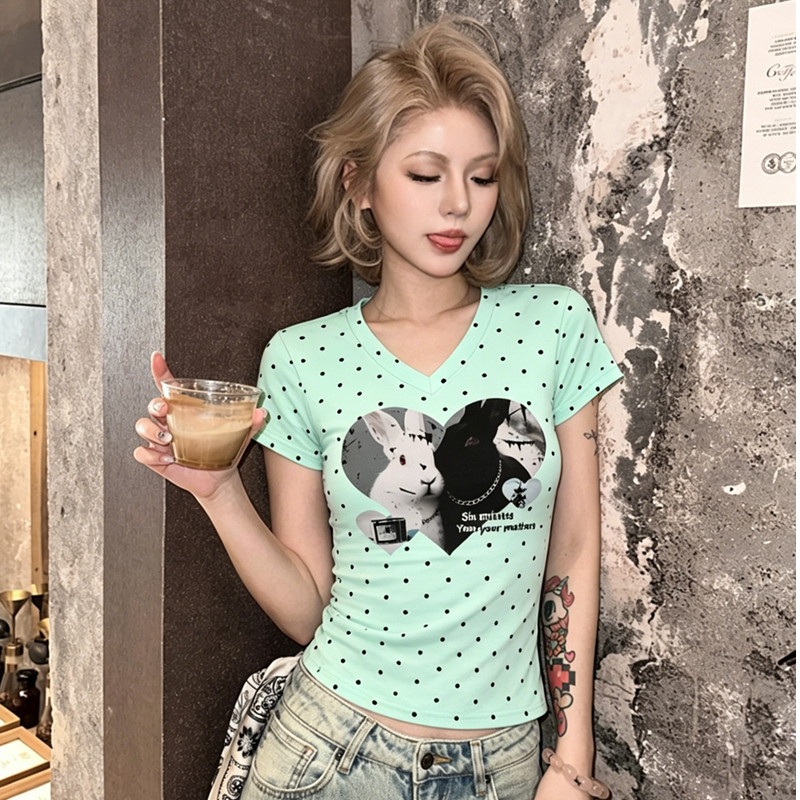 아메리칸 레트로 하트 도트 무늬 V넥 반팔 여성 토끼 프린트 몸매 가꾸기 티셔츠 여름 슬림해 보이는 다용도 만나는 맨위 여름