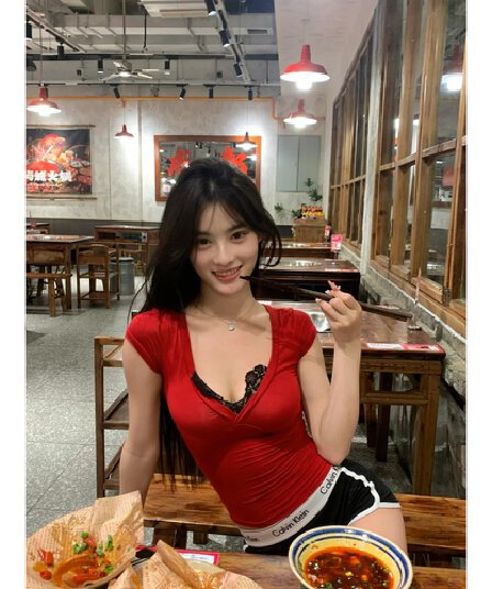 핫걸 레트로 빨간색 레이스 조각 V넥 반팔 긍정적 인 어깨 티셔츠 여름 순수한 욕망 바람 섹시함 타이트 쇼트 스타일 맨위