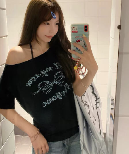 검정색 프린트 비스듬한 어깨 반팔 티셔츠 여성 순수한 욕망 핫걸 루즈핏 오프숄더 맨위