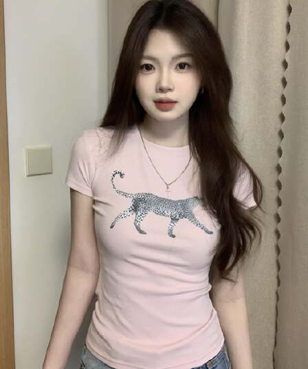 순수한 욕망 핫걸 라운드 넥 표범 프린트 긍정적 인 어깨 반팔 티셔츠 여름 새로운 몸매 가꾸기 슬림해 보이는 디자인 다용도 맨위