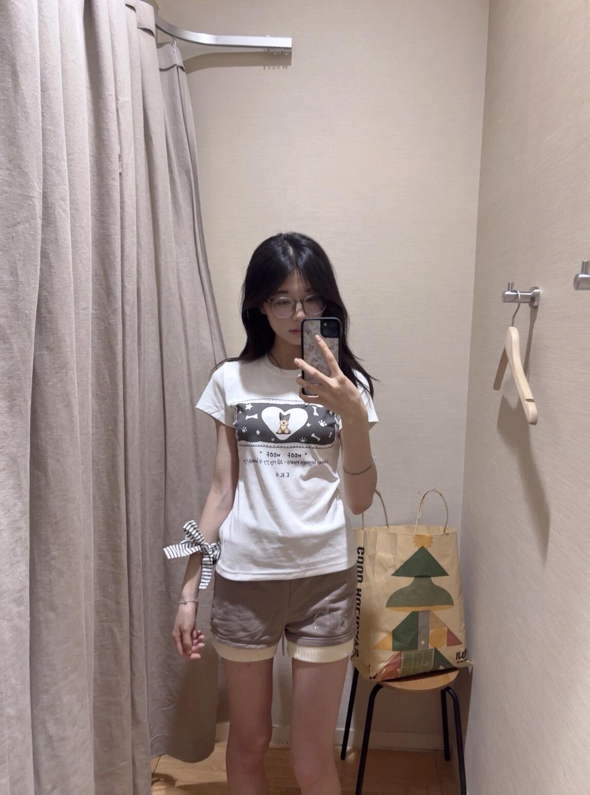아메리칸 만화 강아지 프린트 라운드 넥 반팔 티셔츠 여성 여름 새로운 달콤한 차가운 바람 몸매 가꾸기 긍정적 인 어깨 화이트 맨위