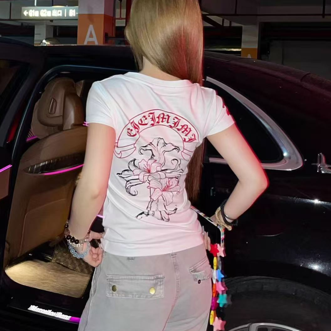 유럽 상품 무거운 조수 브랜드 봄 여름 레트로 십자가 프린트 반팔 티셔츠 2026 년 V넥 맨위