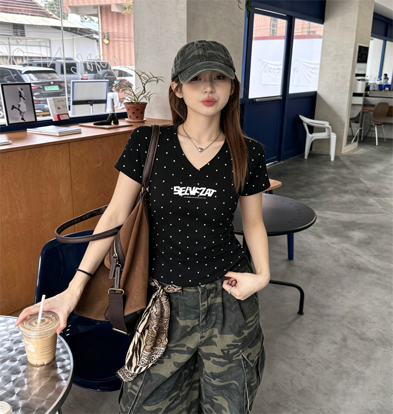 도트 무늬 V넥 긍정적 인 어깨 반팔 티셔츠 여성 2026 봄 여름 가을 새로운 몸매 가꾸기 한 첨부 된 의류 순면