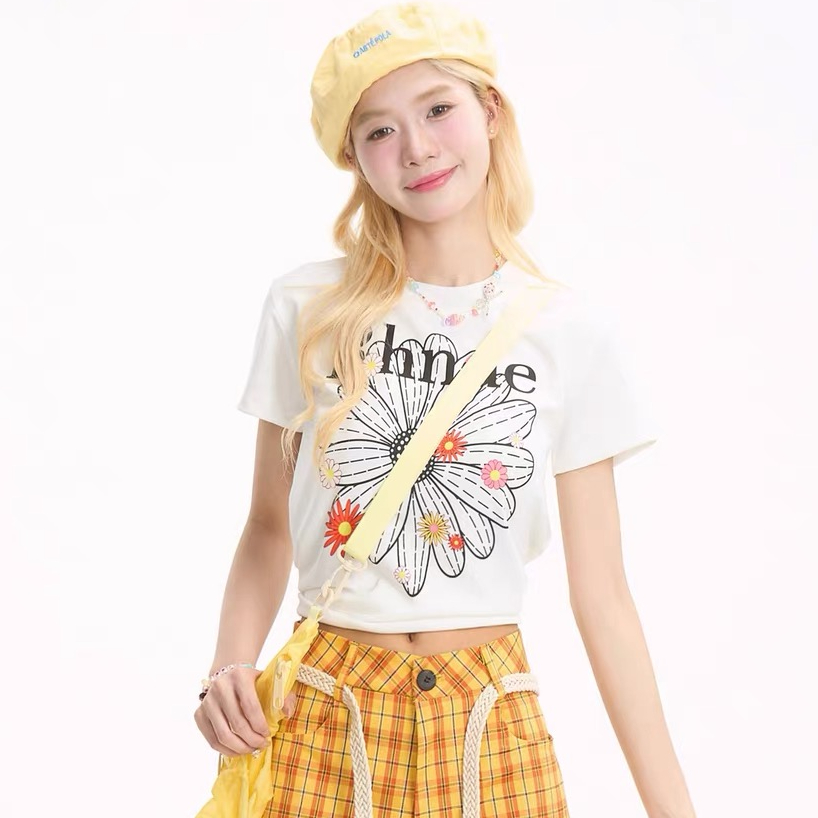 작은 주름 데이지 프린트 달콤한 차가운 반팔 티셔츠 여성 여름 몸매 가꾸기 슬림해 보이는 거리 이슬 뼈의 쇼트 스타일 맨위