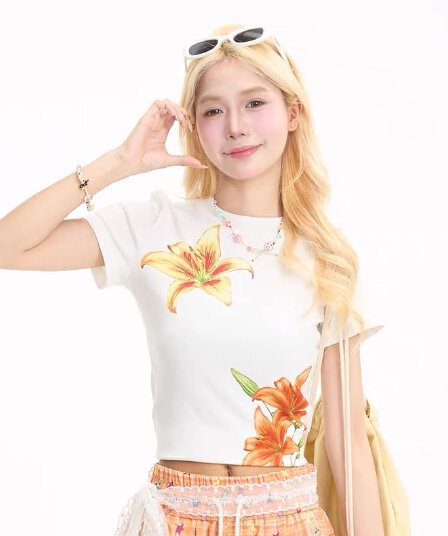 화이트 아메리칸 꽃무늬 프린트 슬림해 보이는 반팔 티셔츠 여성 여름 몸매 가꾸기 달콤한 매운맛 연령 감소 쇼트 스타일 맨위