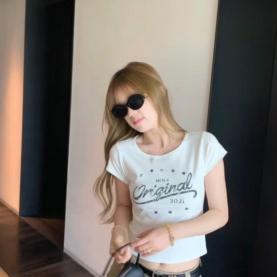 레트로 인쇄물 화이트 긍정적 인 어깨 반팔 티셔츠 여성 여름 새로운 몸매 가꾸기 라운드 넥 프린트 쇼트 스타일 맨위