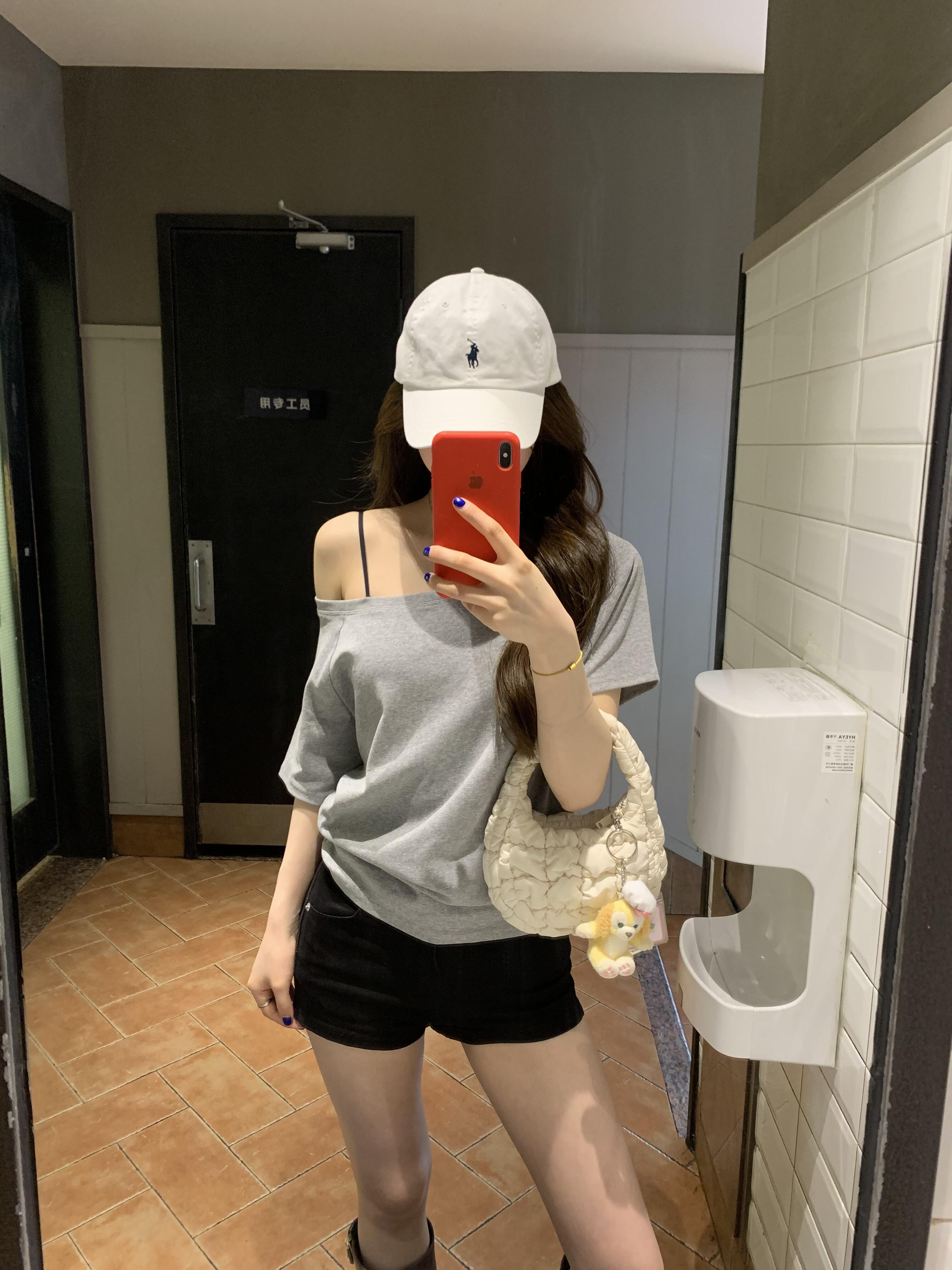 아메리칸 핫걸 회색 비스듬한 어깨 반팔 티셔츠 여성 여름 순수한 욕망 루즈핏 이슬 쇄골 오프숄더 반소매 맨위