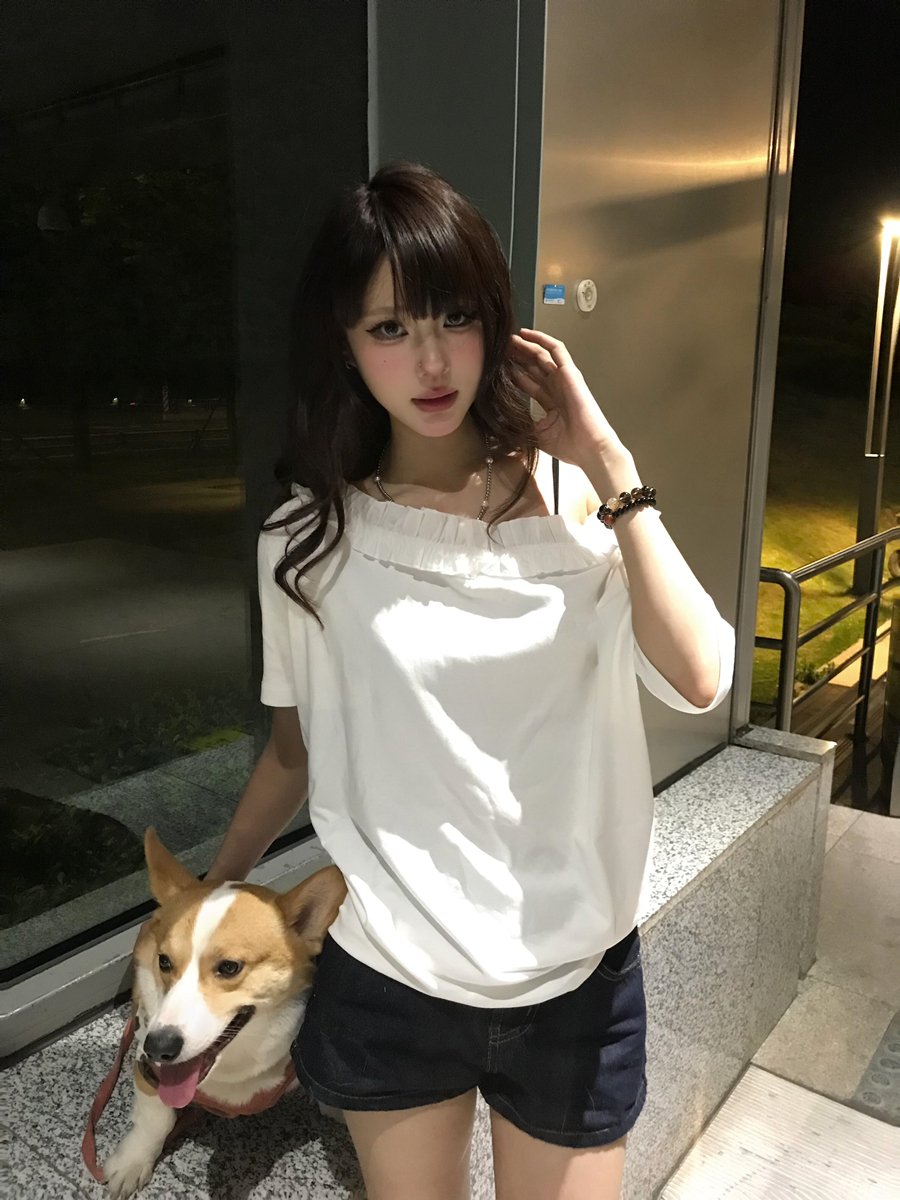 한 부서 ins 미니멀리즘 잘 생긴 비스듬한 어깨 프릴 반팔 티셔츠 여성 2026 년 여름 고유 한 아름다운 다용도 맨위