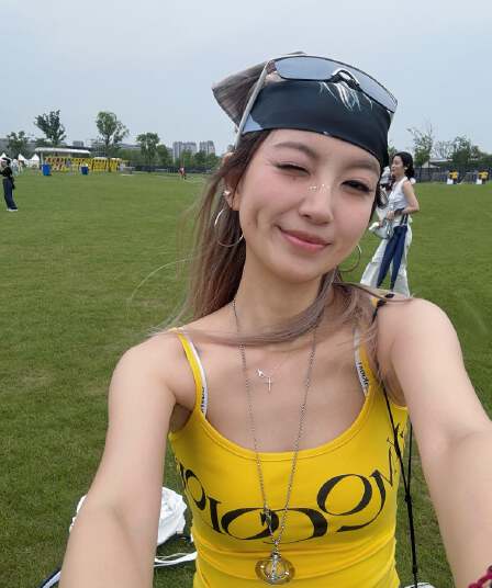 아메리칸 핫걸 디자인 센스 알파벳 프린트 캐미솔 여름 연령 감소 슬림해 보이는 몸매 가꾸기 슬림해 보이는 쇼트 스타일 맨위