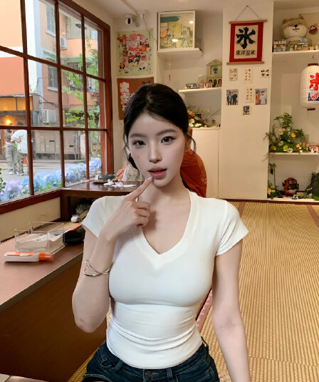 화이트 V넥 반팔 긍정적 인 어깨 티셔츠 여성 여름 기초 다용도 순수한 욕망 달콤한 핫걸 몸매 가꾸기 작은 키 쇼트 스타일 맨위