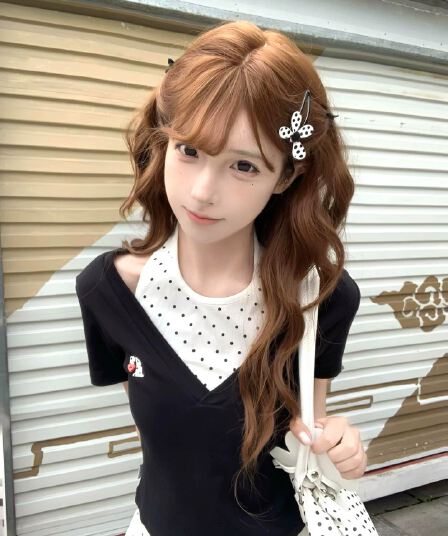 핫걸 도트 무늬 배색 스택 착용 행침 목 조끼 반팔 티셔츠 페이크 레이어드 여름 새로운 미니멀리즘 다용도 맨위