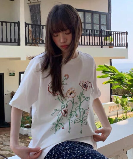 한 부서 루즈핏 낙서 디자인 센스 작은 대중 프린트 라운드 넥 반팔 티셔츠 여성 여름 얇은 스타일 달콤함 살구 색상 맨위