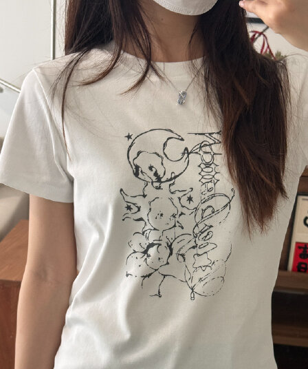아메리칸 긍정적 인 어깨 화이트 라운드 넥 반팔 티셔츠 여성 여름 만화 프린트 디자인 센스 몸매 가꾸기 맨위