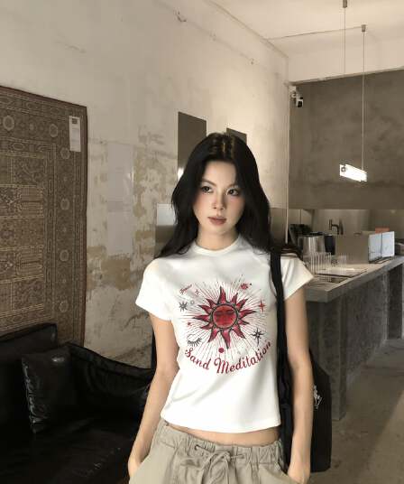 아메리칸 달콤한 차가운 바람 태양신 프린트 반팔 긍정적 인 어깨 티셔츠 여성 여름 몸매 가꾸기 슬림해 보이는 핫걸 화이트 맨위