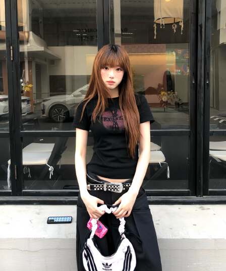 아메리칸 빛 아시아 인 바람 십자가 프린트 긍정적 인 어깨 반팔 티셔츠 여성 여름 새로운 핫걸 몸매 가꾸기 검정색 맨위 y2k