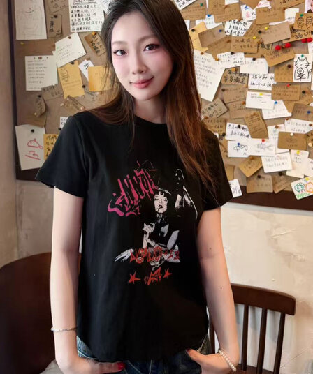 아메리칸 레트로 록 프린트 반팔 티셔츠 여성 몸매 가꾸기 허리 수축 슬림해 보이는 검정색 핫걸 긍정적 인 어깨 쇼트 스타일 맨위 여름